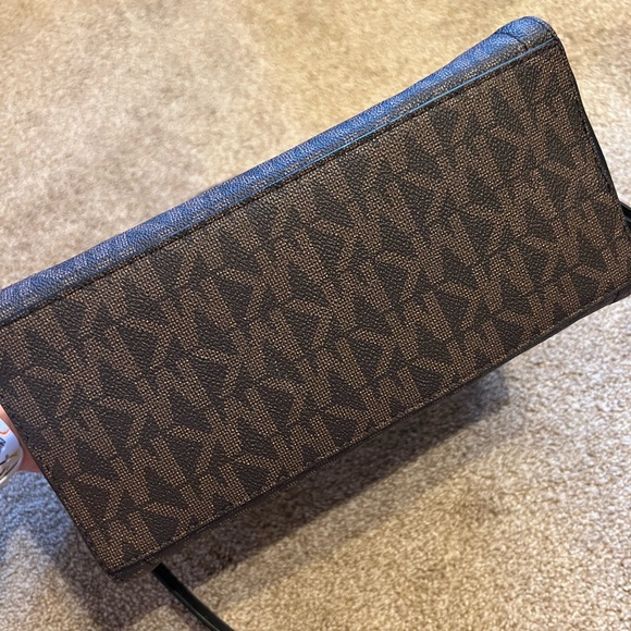 Like New Michael Kors Satchel - Picture 8 of 16